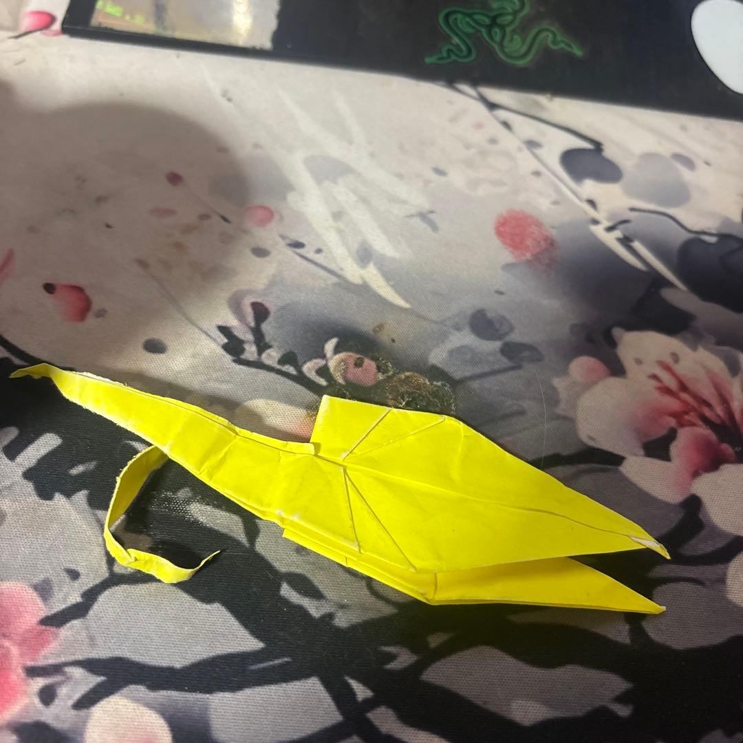 黄色の折り紙ドラゴン