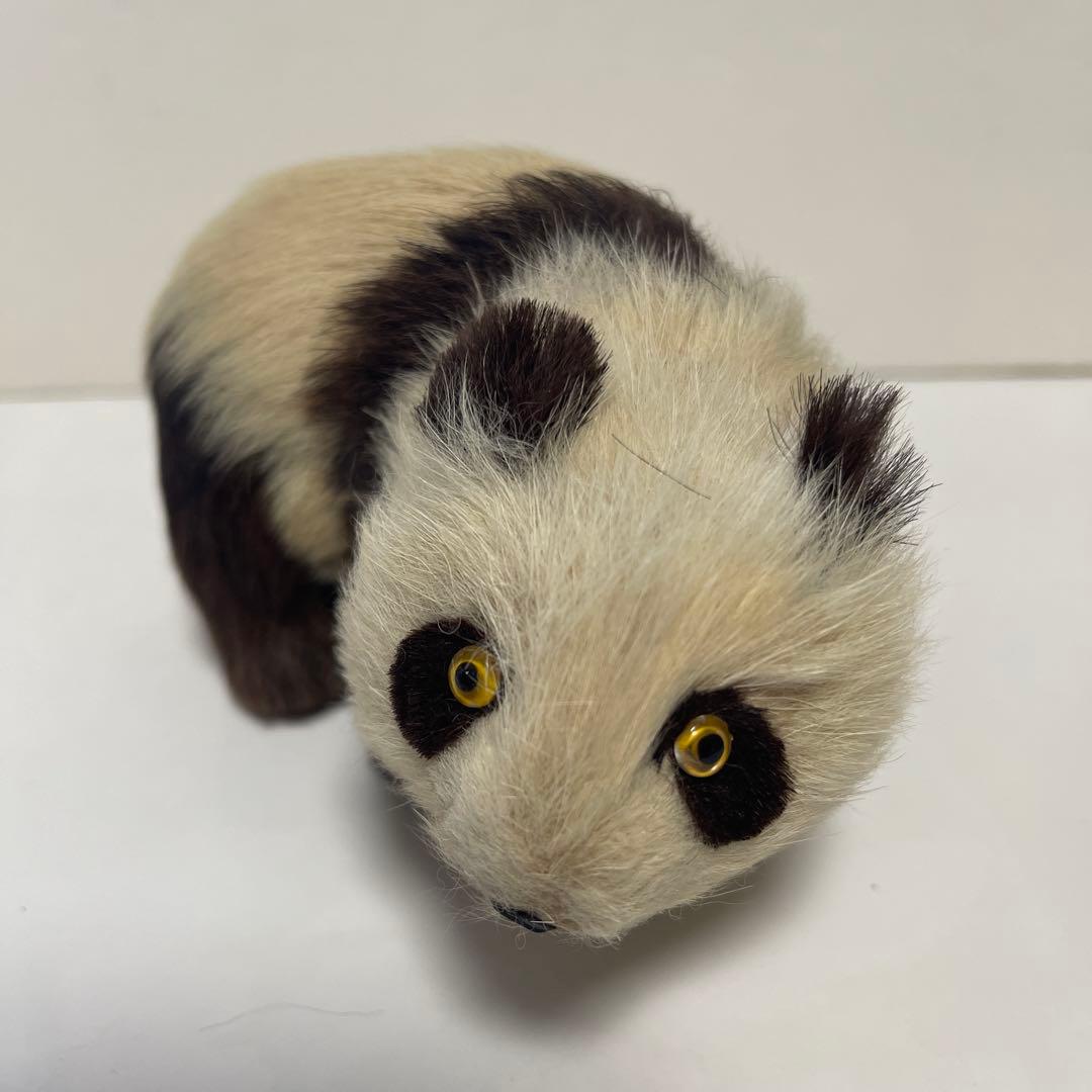 超リアルなパンダの置物 本物の様！ 全長約15cm 幅約8㎝　体重約180g