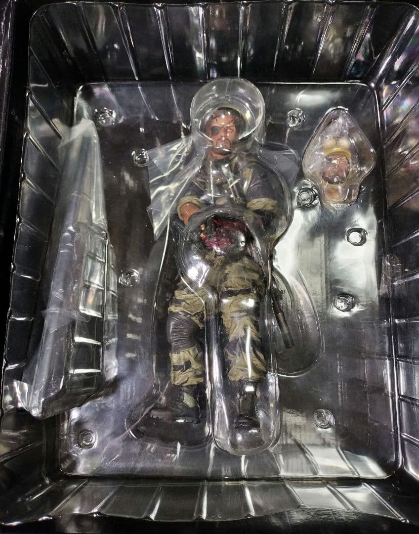 ヴェノムスネーク フィギュア mensHdge メタルギア5