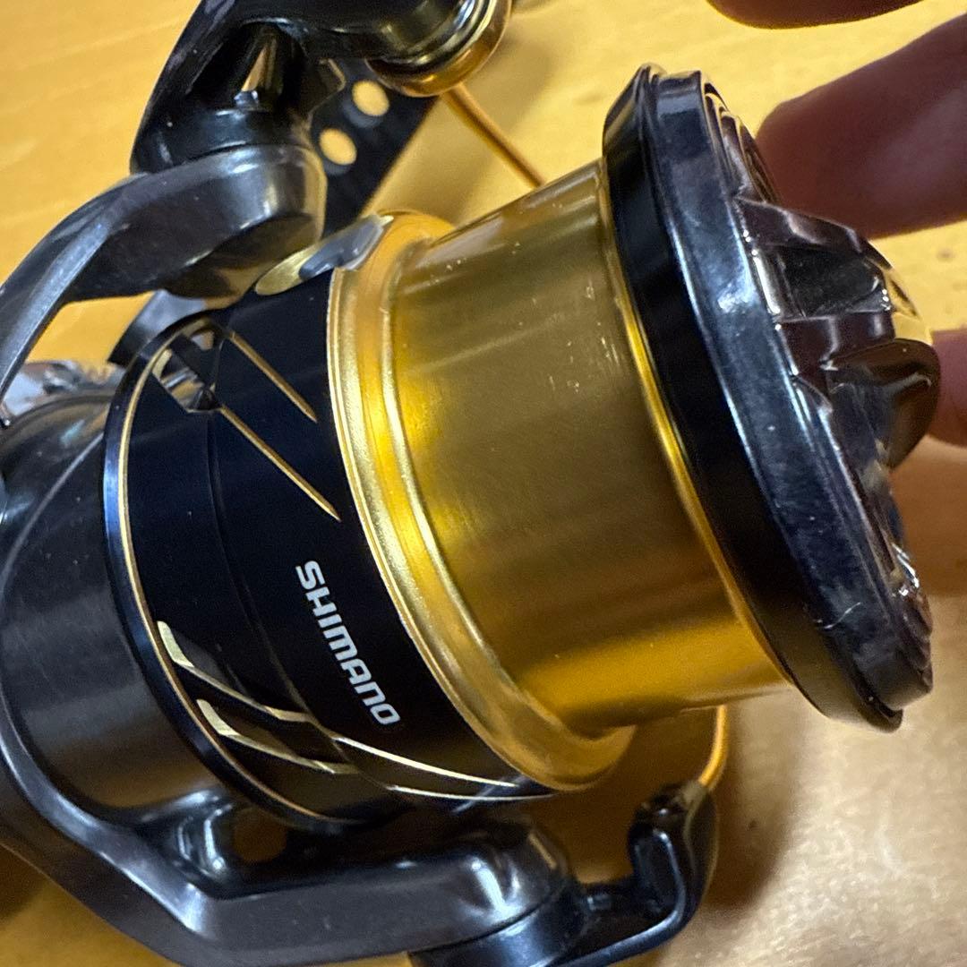 Vanquish 2500HGS スピニングリール　スタコンパワーハンドル付き