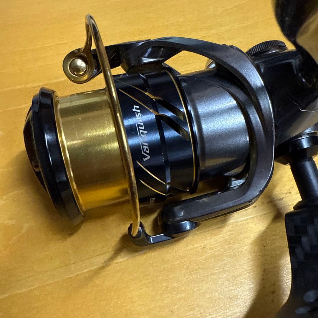 Vanquish 2500HGS スピニングリール　スタコンパワーハンドル付き