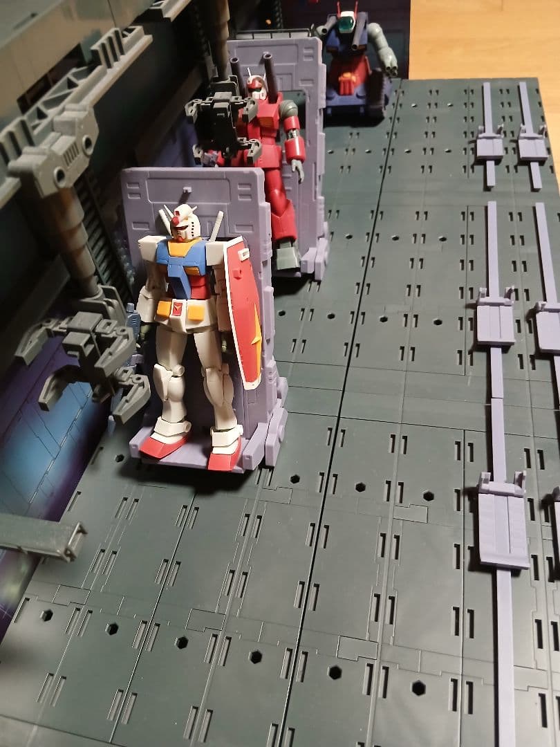 ロボット魂　ジオラマ　ガンダム フィギュア 1/144 スケール