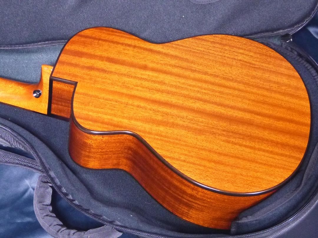 値下げです★極美品★anuenue 上位機種 ★MV114　PU・ケース付き