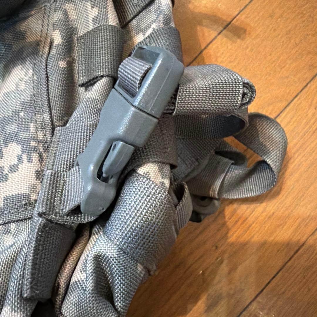 軍支給品　未使用品　使用感ゼロ　本物アサルトパック MOLLEⅡ