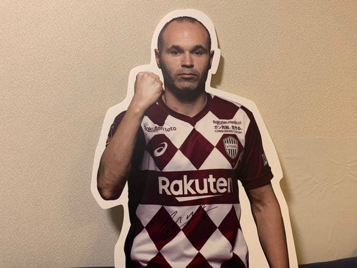 イニエスタ　直筆サイン入り　半身パネル