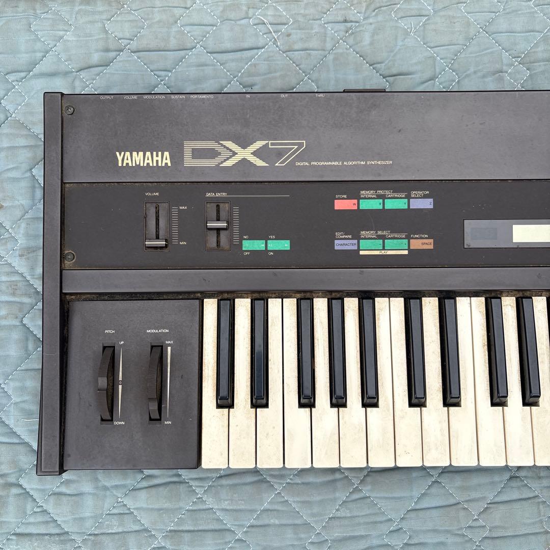 YAMAHA DX7 シンセサイザー　通電⚪︎