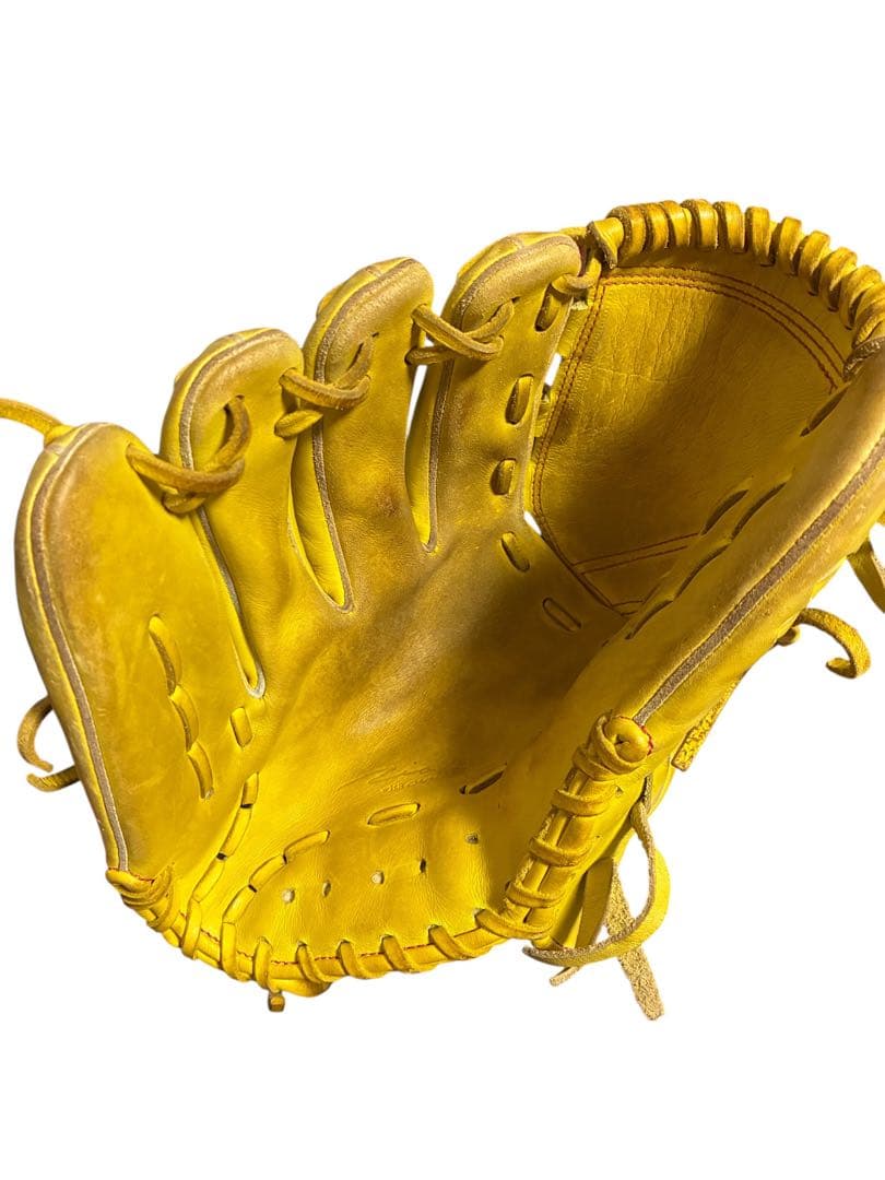 左投手用グローブ 刺繍入り