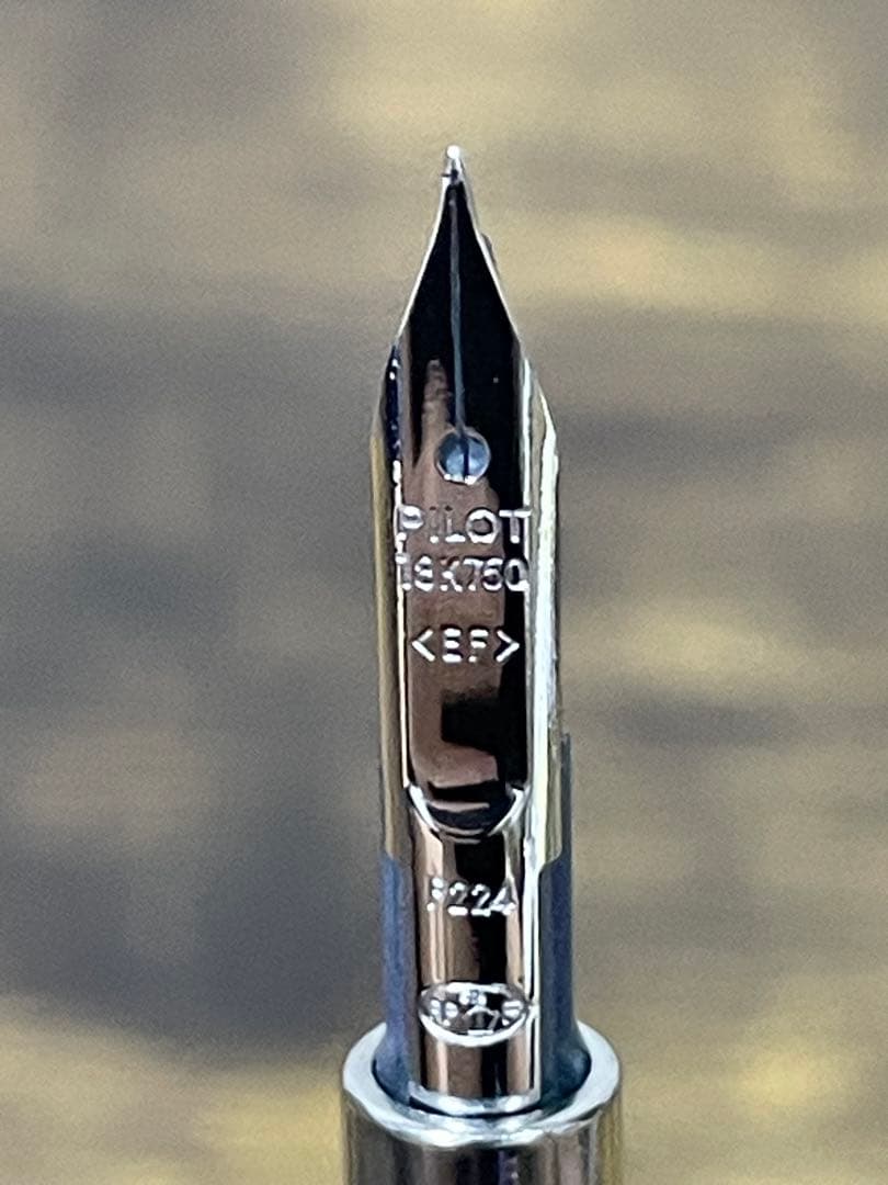 筆記確認＆洗浄済　キャップレス　マットブラック　18金　極細　パイロット　万年筆