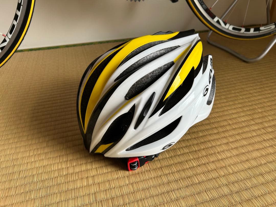 Quattro カーボンロードバイク Fizikサドル Eastonホイール付き