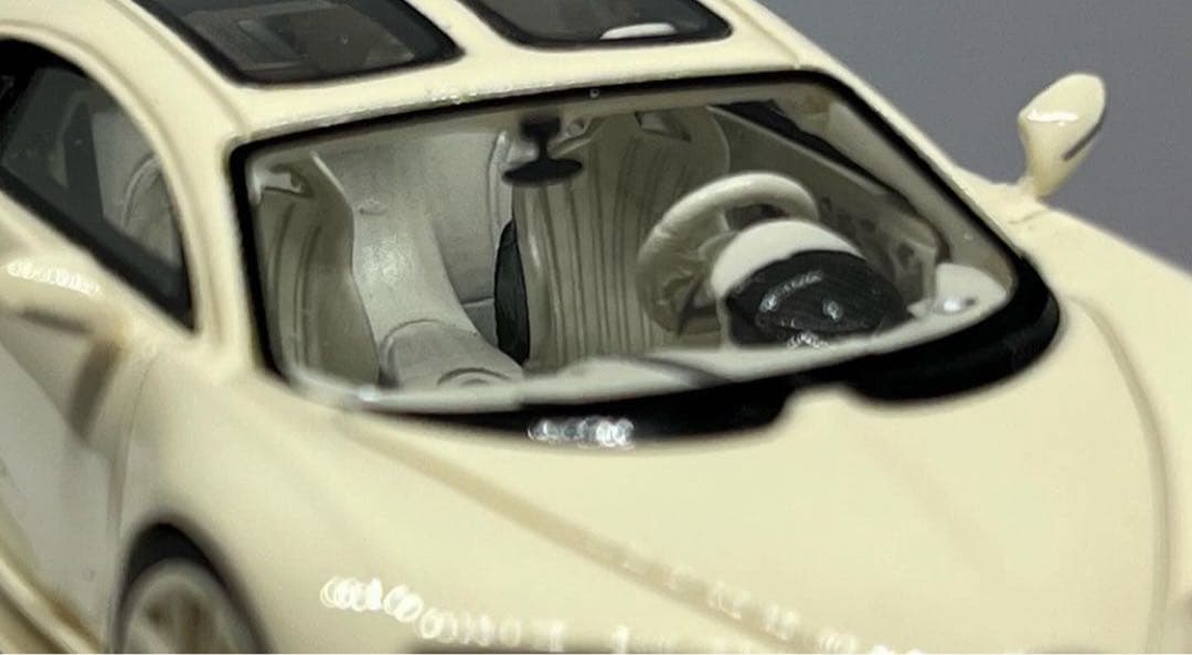 CRL 1/64 ブガッティ シロンスポーツ HERMES仕様