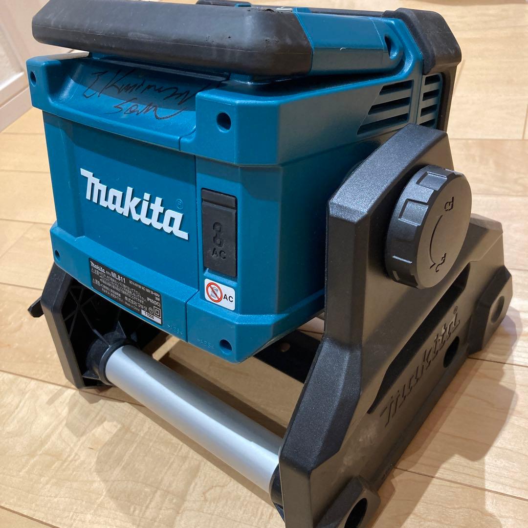マキタML811本体のみLEDライト防じん防水 IP65 LEDライト 夜間作業