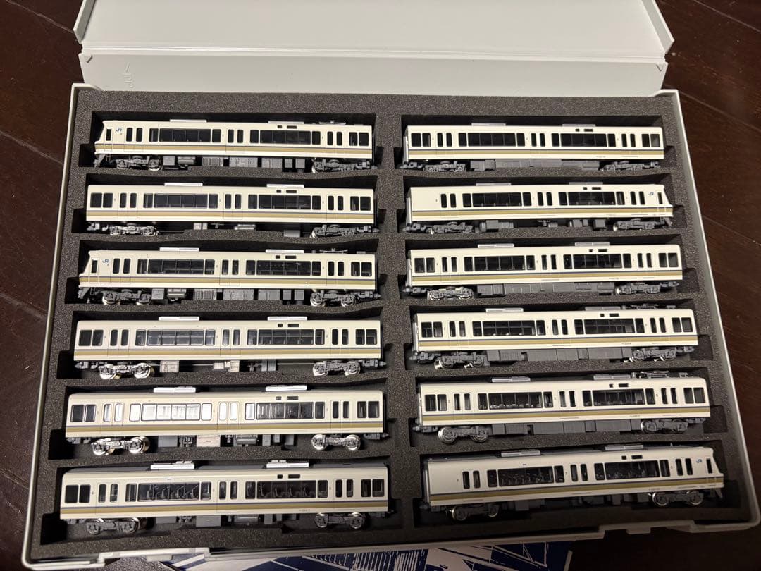 TOMIX 221系12両(4+8)セット(一部室内灯入り)