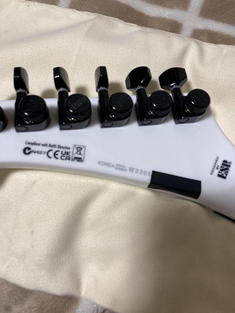 ギター LTD SNAKEBYTE  White