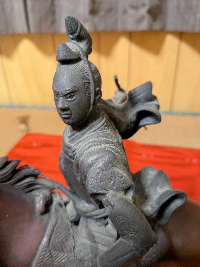 金工秀正造銅製騎馬武者像、超細密彫り、時代物！（干支の馬とは出来が違う美術品）