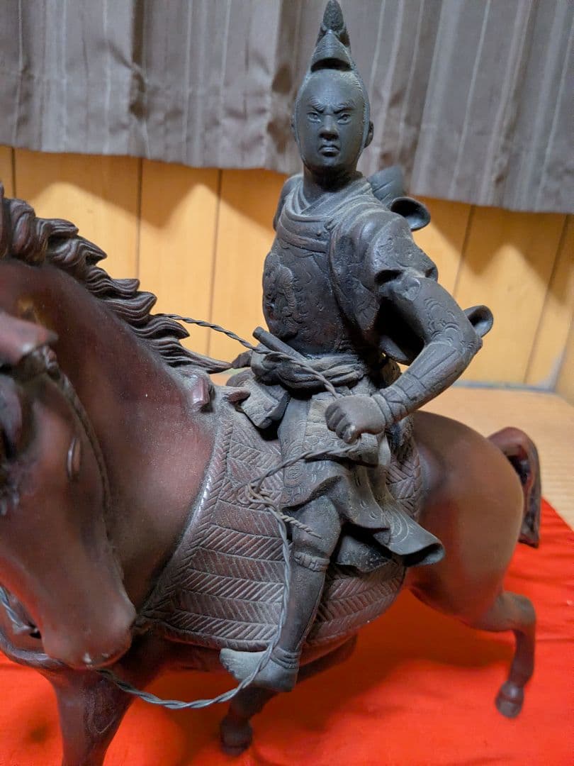 金工秀正造銅製騎馬武者像、超細密彫り、時代物！（干支の馬とは出来が違う美術品）