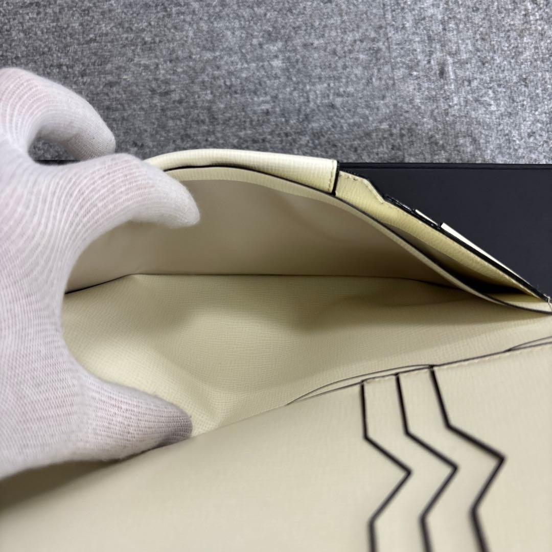 valextra パスポートケース