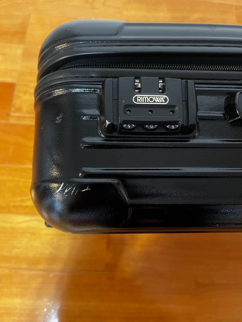 RIMOWA ブラック キャリーケース 機内持ち込み可　2輪