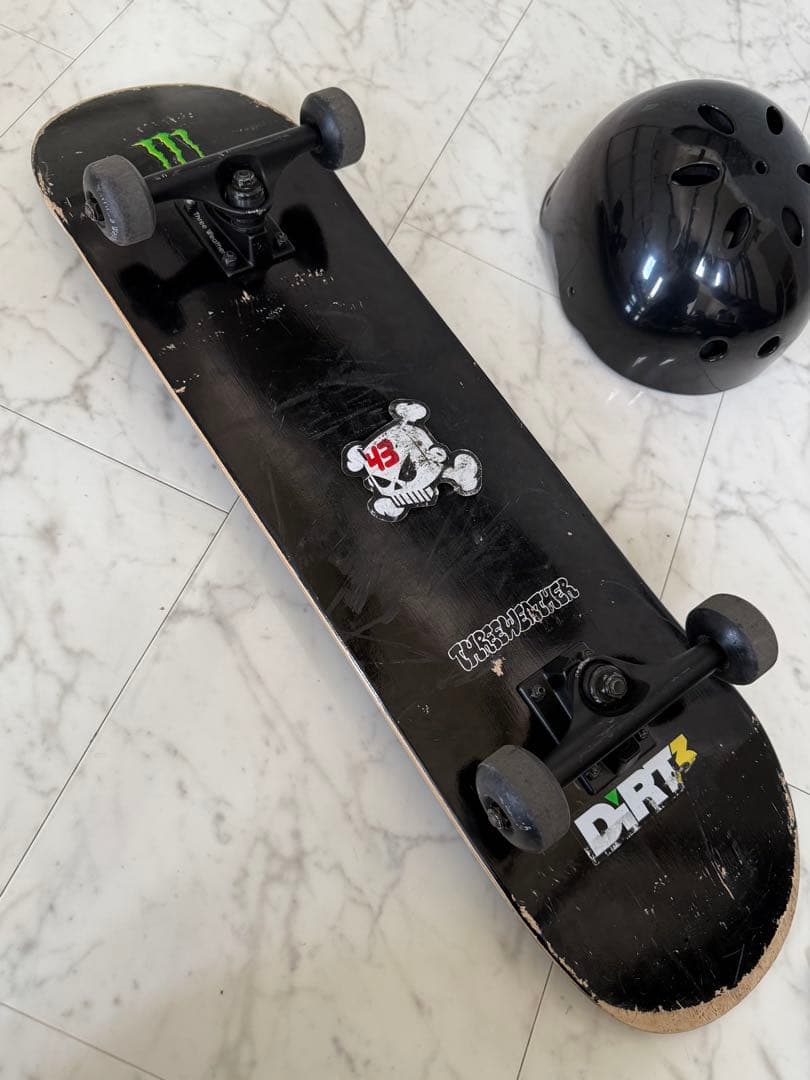 最終値下げ‼️スケートボード4点セット（ヘルメット、プロテクター、バックパック付）