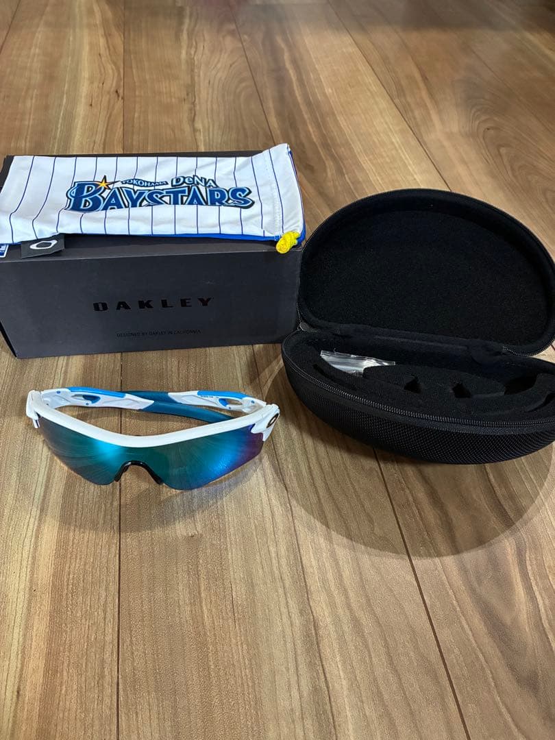 《限定品》OAKLEY サングラス 横浜DeNAベイスターズモデル