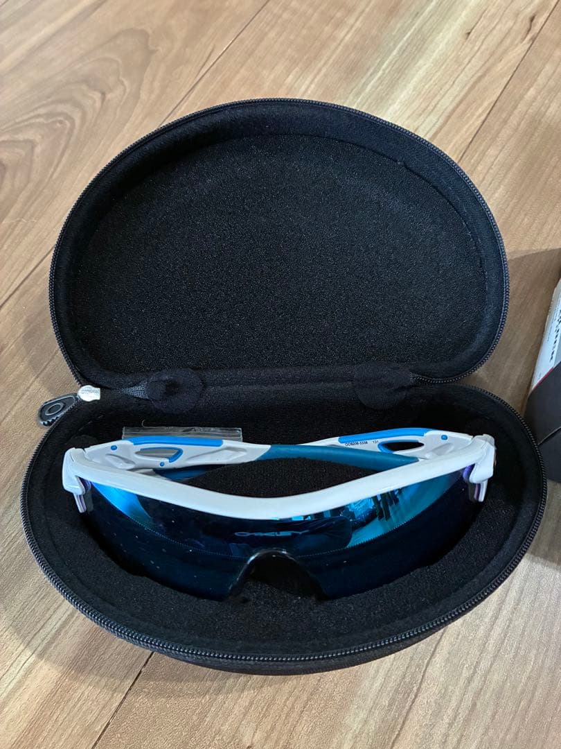 《限定品》OAKLEY サングラス 横浜DeNAベイスターズモデル