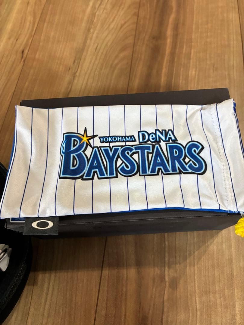 《限定品》OAKLEY サングラス 横浜DeNAベイスターズモデル