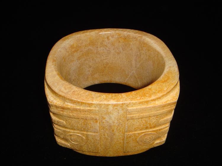 六禮儀の具：玉琮