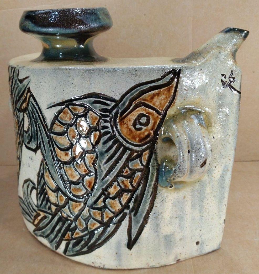 傑作【本物保証】金城次郎 魚紋抱瓶 共箱 栞 ｗ27㎝超 壷屋焼 人間国宝 美品