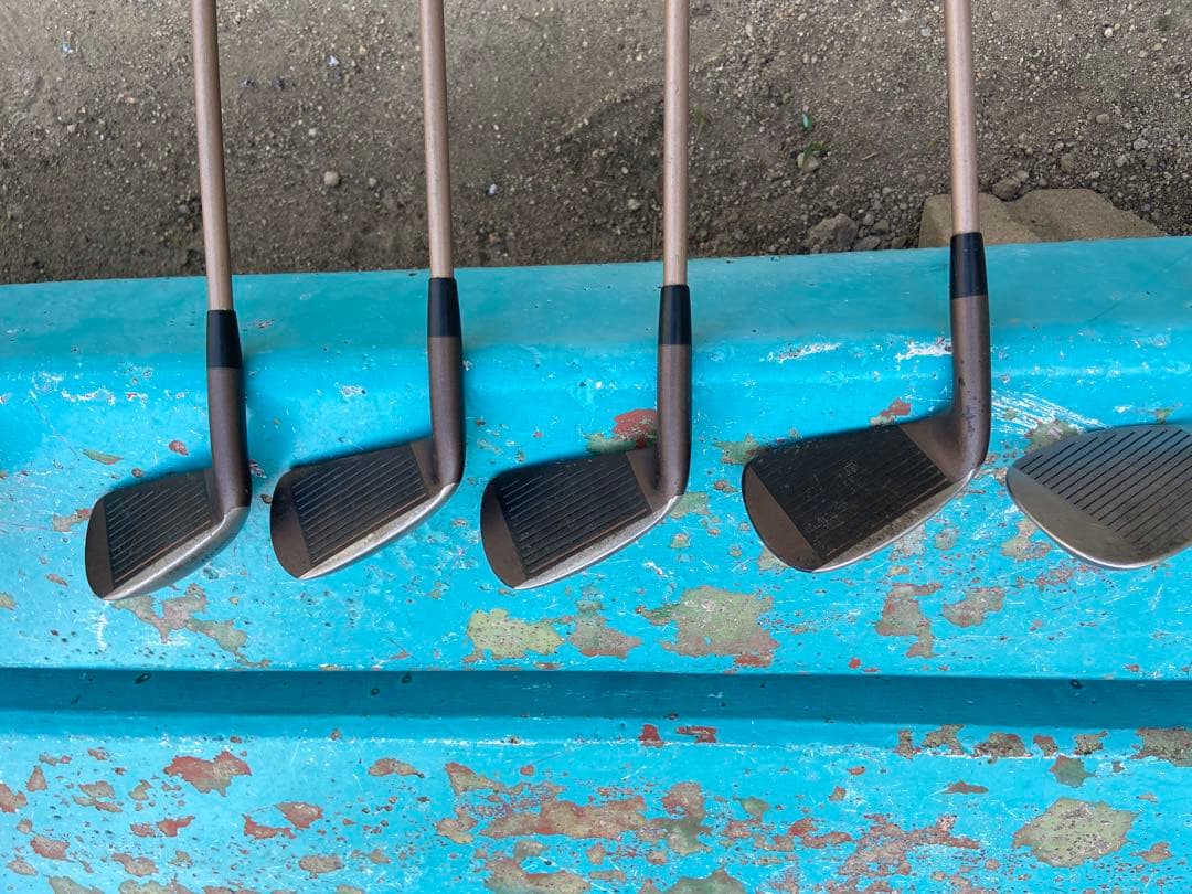 ブランド（バッグ）: FILA GOLF（赤とネイビーのスポーツデザイン）