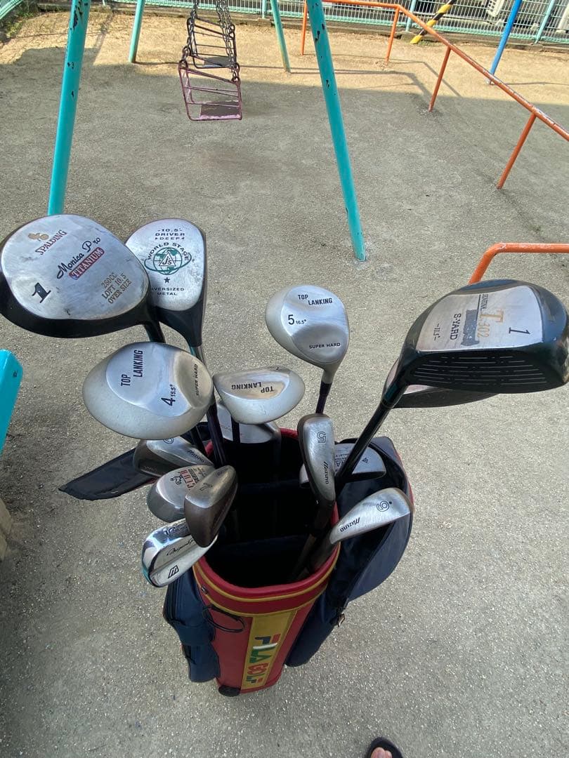 ブランド（バッグ）: FILA GOLF（赤とネイビーのスポーツデザイン）