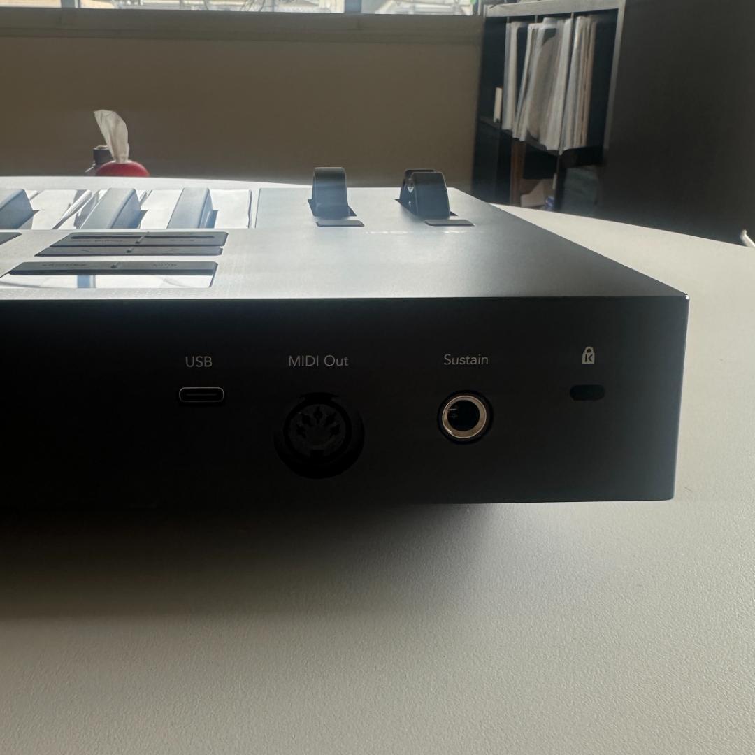 Novation Launchkey 25 MK4 MIDIキーボード