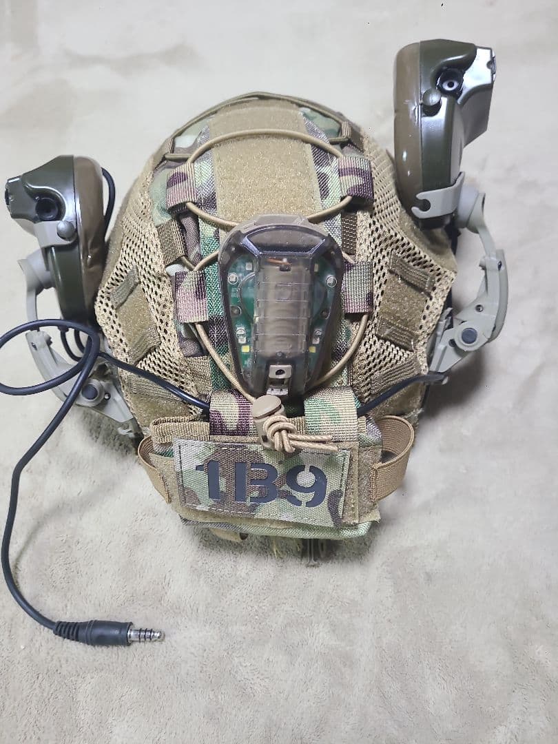 タクティカルヘルメット マルチカム ストロボ・サイドライト・ダミーイヤーマフ付き