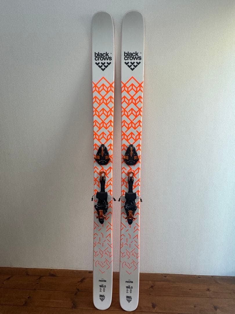 ブラッククロウズ ノクタ185 • マーカーキングピン13 •ポモカ シール付き