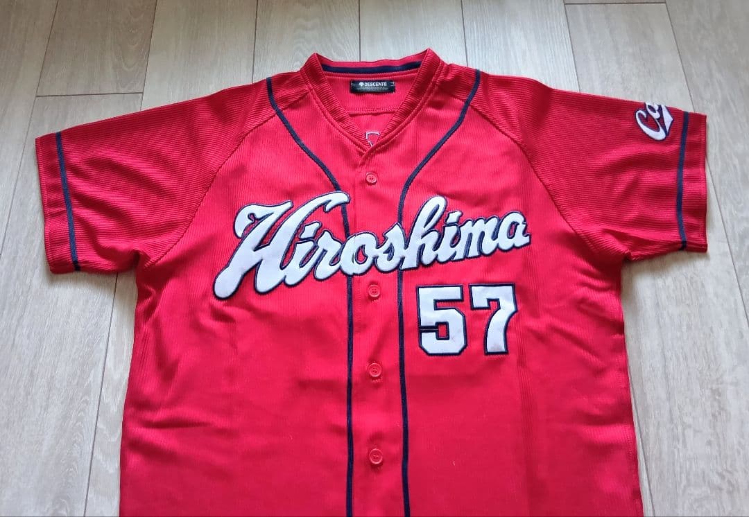 【レア】広島　カープ　ミコライオ　ハイクオリティ　ユニフォーム　デサント　M