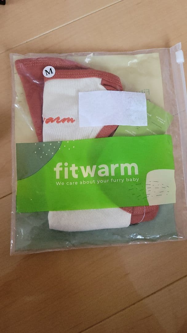 fitwarm 犬服　+　いちご柄 ハーネス Mサイズ