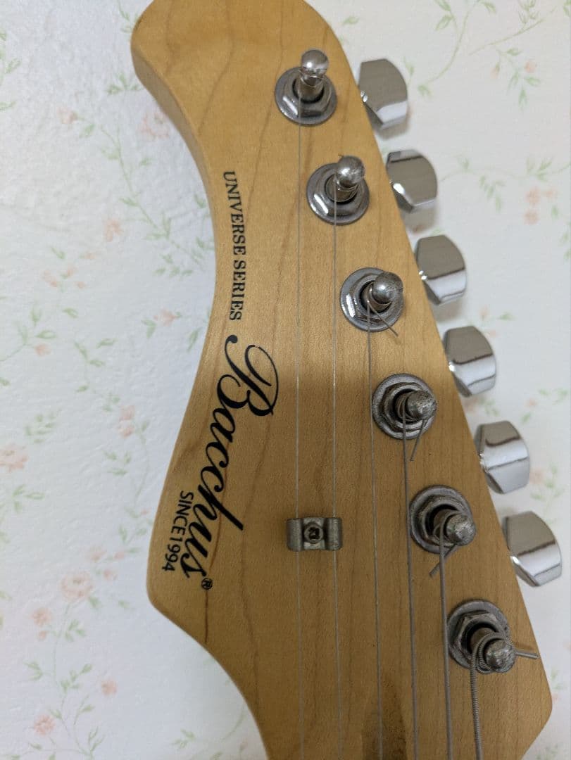 Bacchus 　エレキギター　バッカス　ストラト　レフティ　左利き　ホワイト