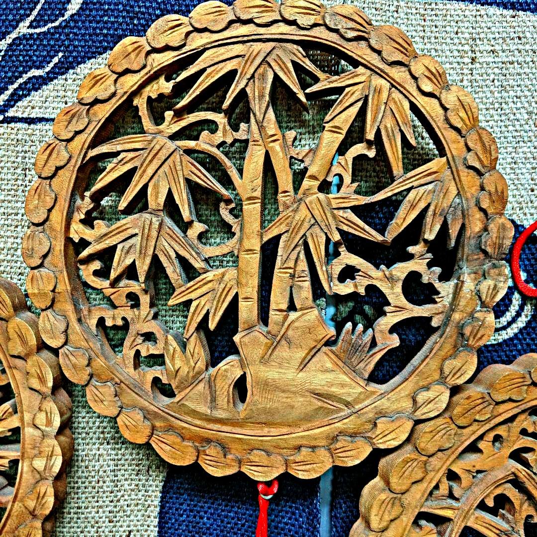 今だけ値下げします!　　　　　　　　　　　リリーフ木彫り壁掛け　4点セット