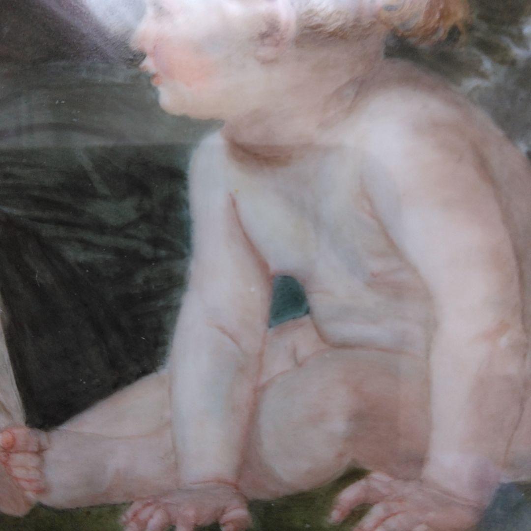 はだかの少女と見守る母