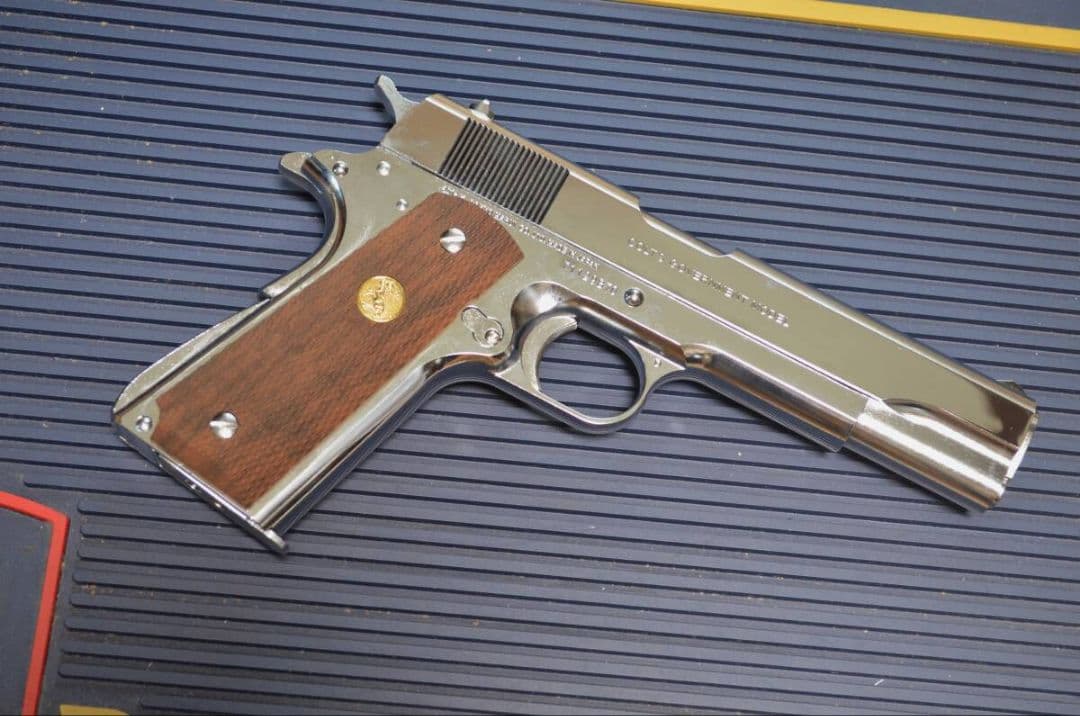 東京マルイ　ガスブローバック　コルトガバメント　シリーズ70ニッケルフィニッシュ