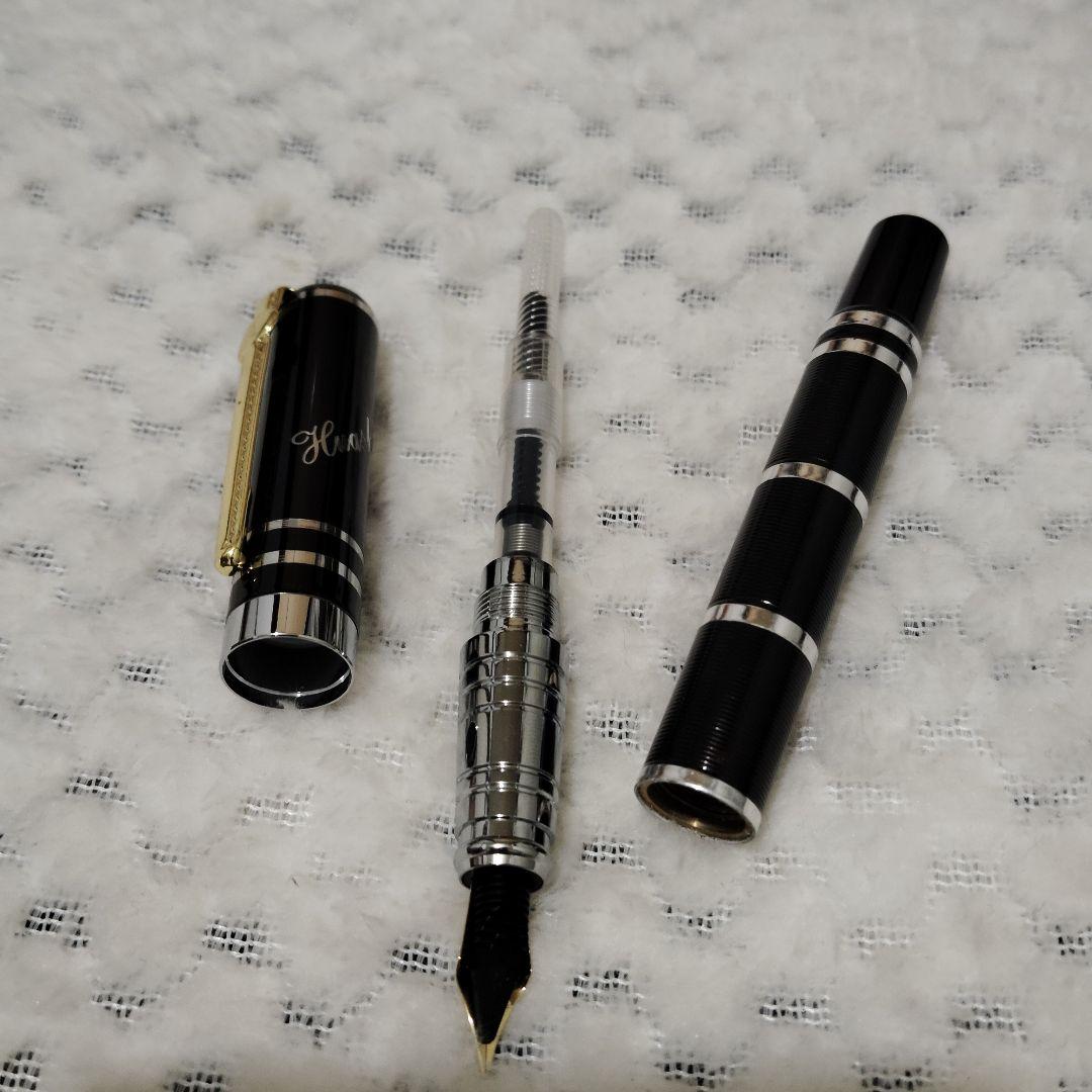 黒い万年筆 金メッキペン先