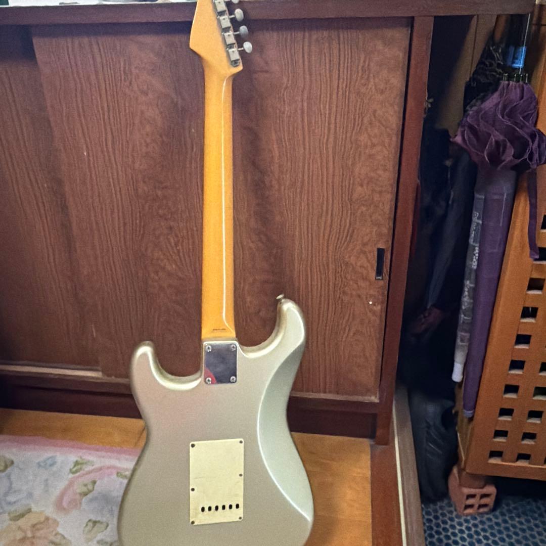 Fender Stratocaster シルバー in Japan