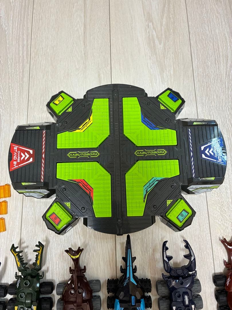 カブトボーグまとめ売り　12体&フィールド