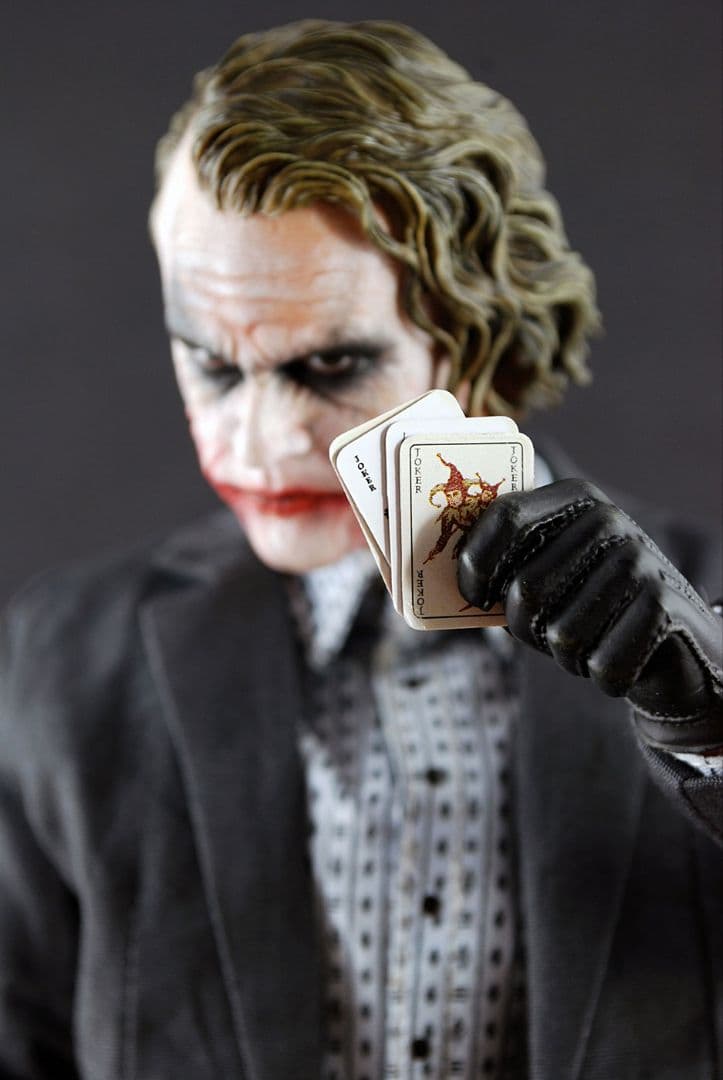ホットトイズ ムービー・マスターピース ダークナイト ジョーカー（銀行強盗版）