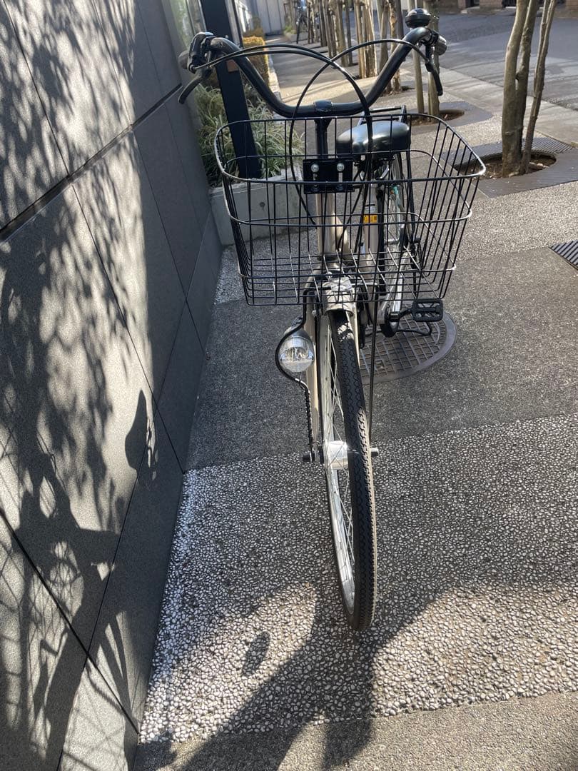 bettys シティサイクル ベージュ 前面バスケット付き