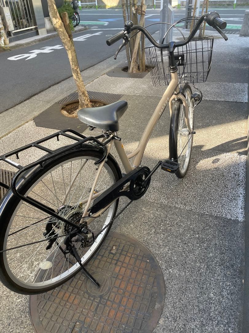 bettys シティサイクル ベージュ 前面バスケット付き