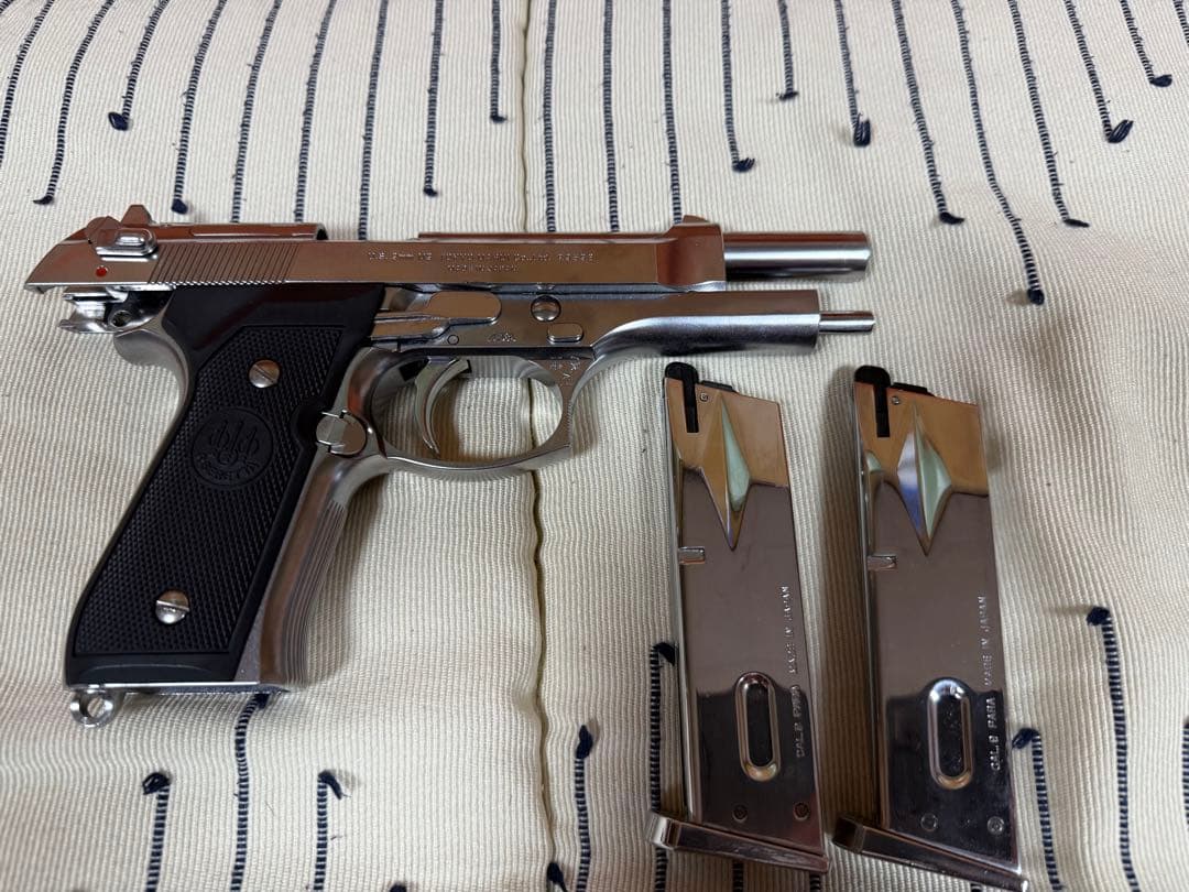 東京マルイ ベレッタm92f クロームステンレス マガジン2本付き