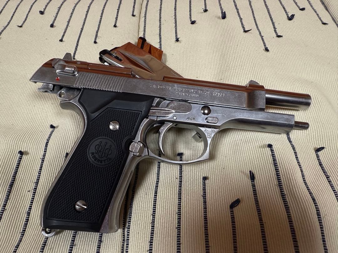 東京マルイ ベレッタm92f クロームステンレス マガジン2本付き
