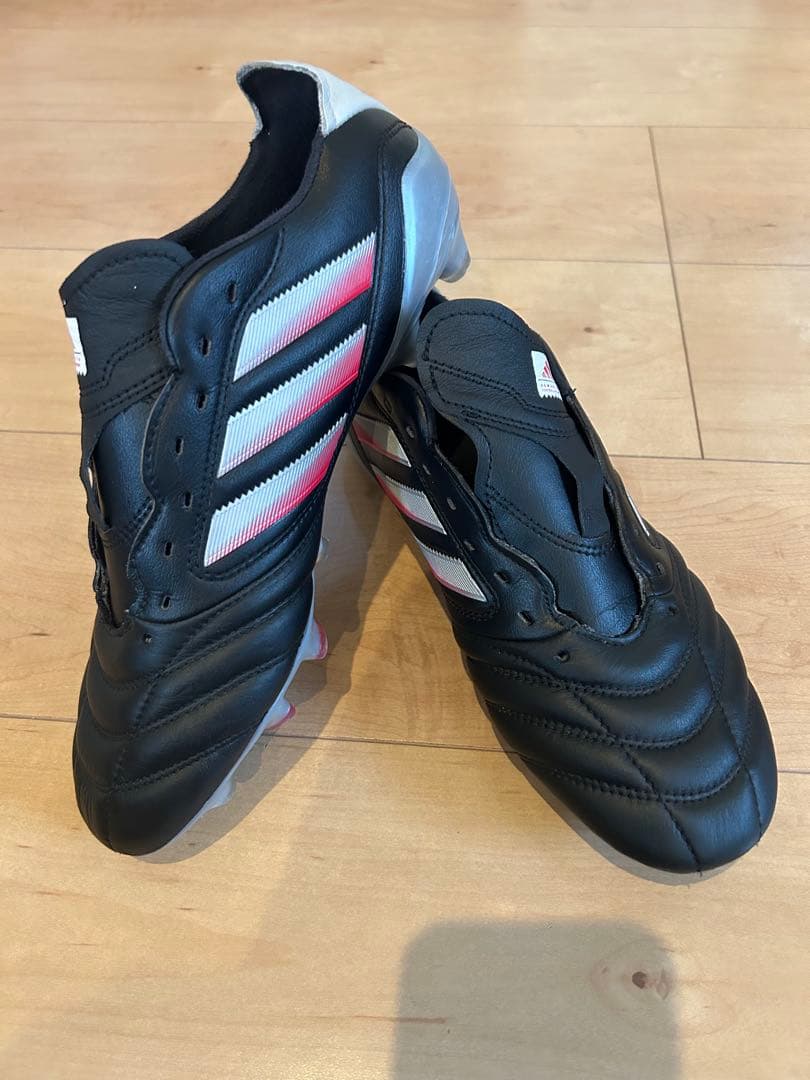 adidas サッカーシューズ ブラック/ホワイト/ピンク