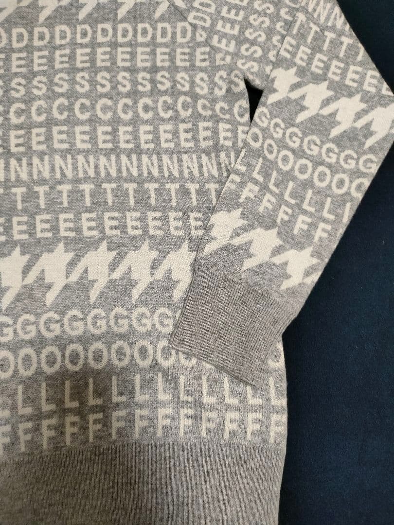 新品　DESCENTE GOLF デサントゴルフ　長袖ゴルフセーター　総柄