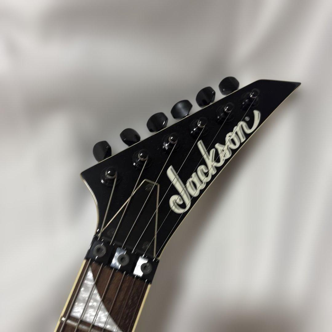 Jackson V型 エレキギター ブラック/ホワイト