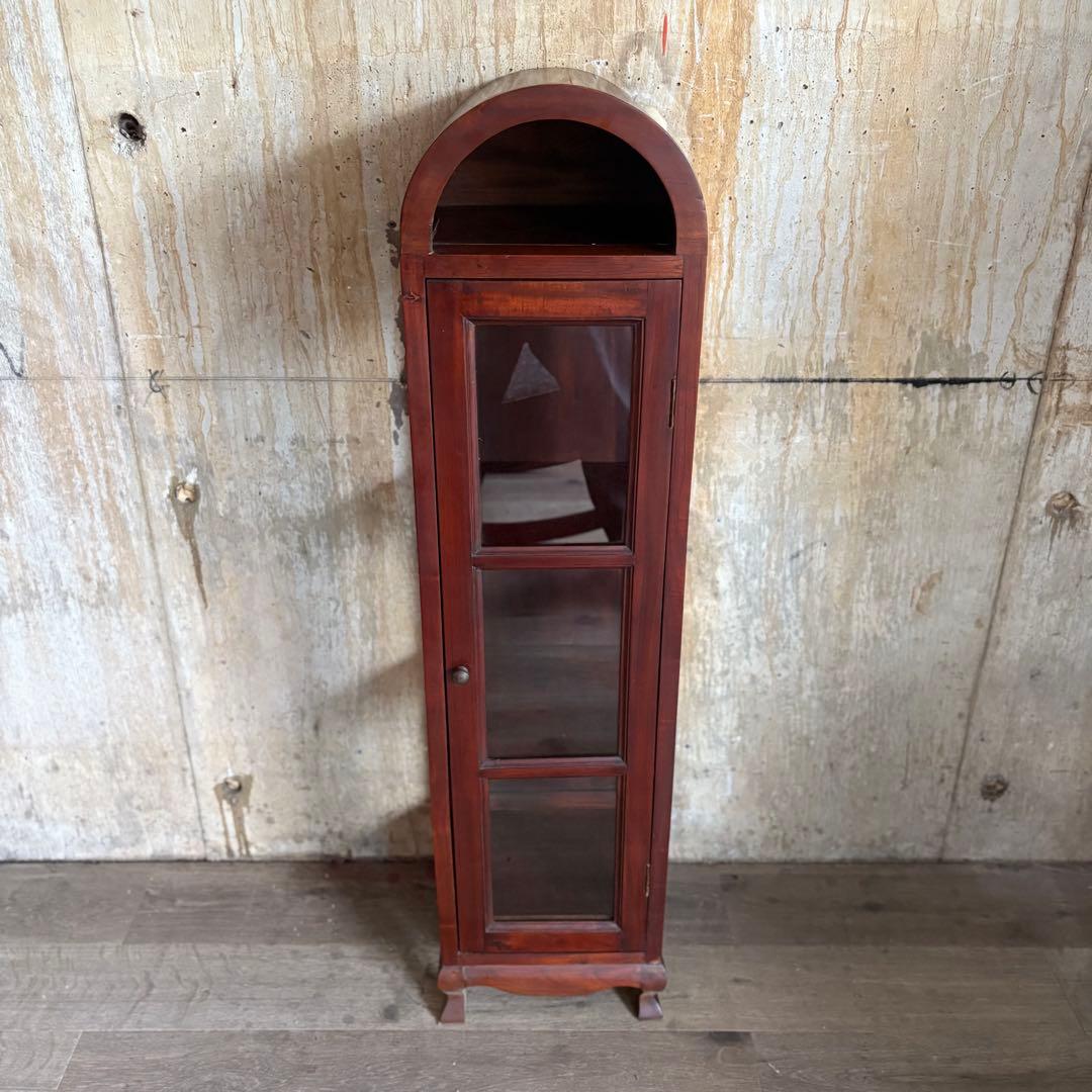 アーチトップのスリムキャビネット　コレクションケース　マホガニー